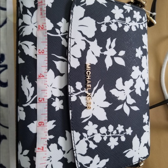 ❤️Michael Kors crossby NEW❤️ Final Price - Picture 5 of 9